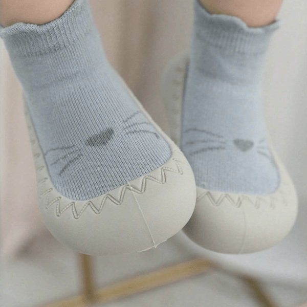 Zapatos de punto antideslizantes de bebé celeste